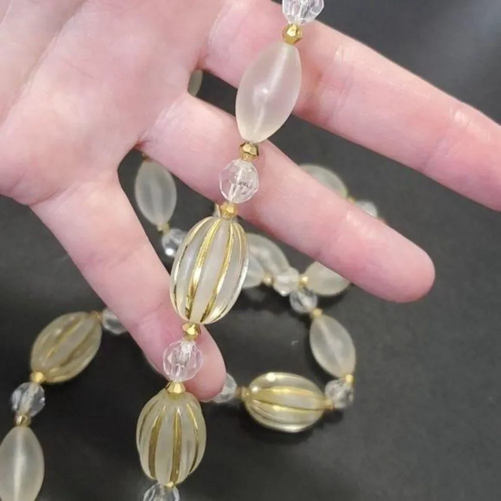 Vintage clear beaded necklace 26